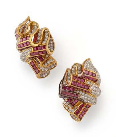 Paire de clips d'oreilles en or jaune (750)...