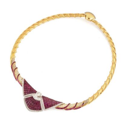 Beau collier en or jaune et blanc (750) à...