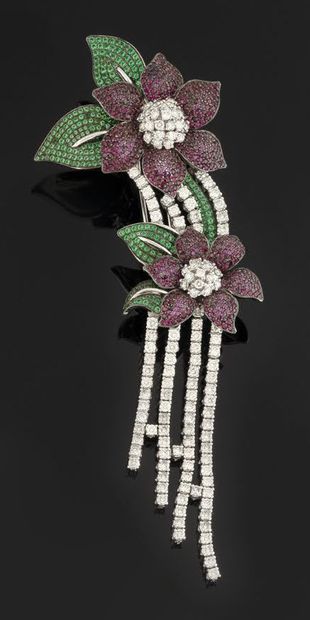 Important white gold (750) lapel clip featuring...