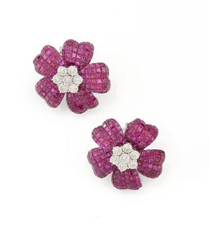 CHAAR
Pair of earrings in white gold (750)...