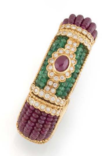Beautiful open-worked yellow gold (750) bangle...