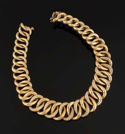 Large yellow gold (750) necklace with oval,...