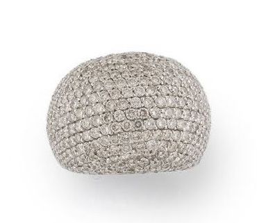 CHAAR
Important curved band ring in white...