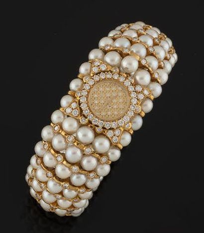 ETOILE
Belle montre bracelet de dame formant...