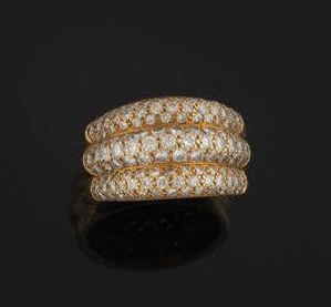 Yellow gold (750) triple-godron ring set...