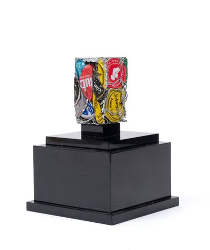 CESAR (1921-1998)
Compression de capsules...