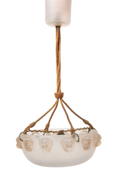 René LALIQUE (1860-1945)
Plafonnier vasque...