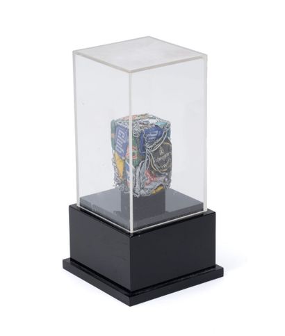 CESAR (1921-1998)
Compression de capsules...
