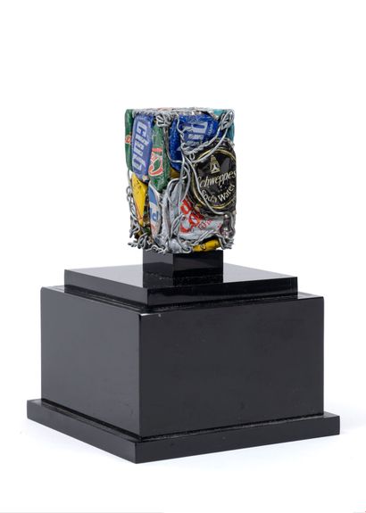 CESAR (1921-1998)
Compression de capsules...