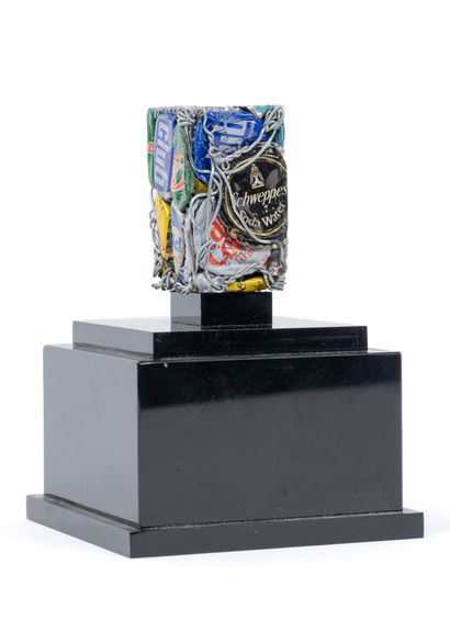 CESAR (1921-1998)
Compression de capsules...