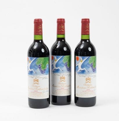 CHÂTEAU MOUTON ROTHSCHILD
3 bottles, 1982.
GCC1...
