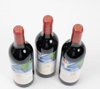 CHÂTEAU MOUTON ROTHSCHILD
3 bottles, 1982.
GCC1...