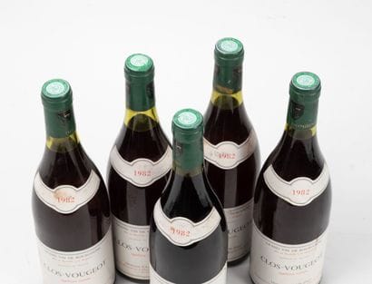 CLOS-VOUGEOT
5 bottles, 1982.
Domaine Clair-Daü.
Levels...
