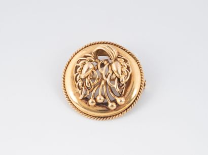 Round yellow gold (750) pendant brooch with...