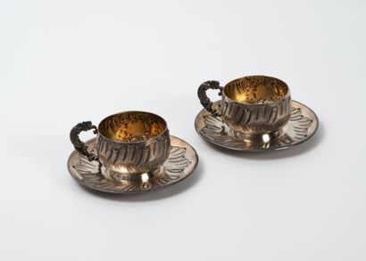 Deux tasses et sous-tasses de déjeuner en...
