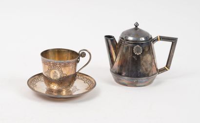 Lot d'objets en argent (950) :
- Tasse et...