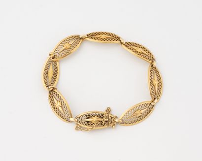 Bracelet en or jaune (750) à maillons oblongs...
