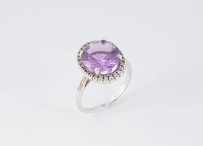 MAUBOUSSIN
Bague en or gris (750) ornée d'une...