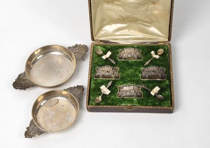 - deux écuelles à oreilles ou plat à oeuf...