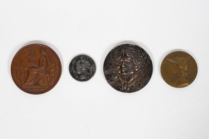 Quatre médailles :
- deux en argent (min....