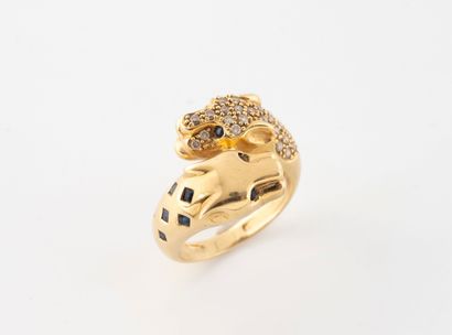 Bague en or jaune (750) à tête de deux panthères,...