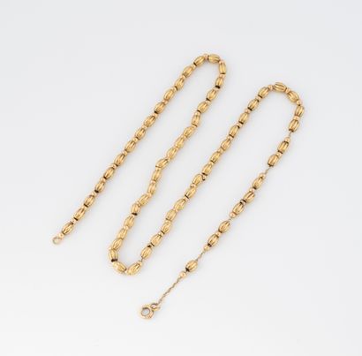 Collier en or jaune (750) formé d'une chaîne...