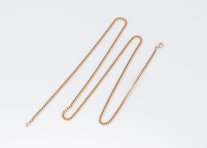 Curb chain in yellow gold (750). 
Length...