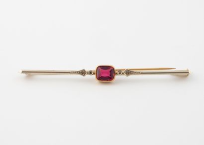 Barrette brooch in yellow and white gold...