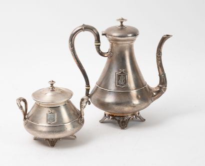 Deux pièces de forme en argent (950) à décor...