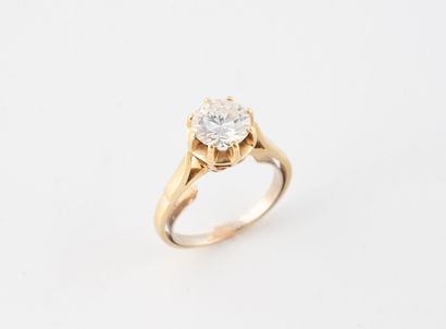 Bague solitaire en or jaune (750) ornée d'un...