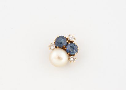 Pendentif en or jaune (750) ornée d'une perle...