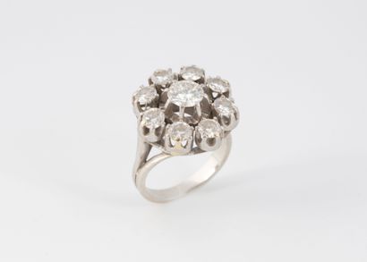 Bague marguerite en or gris (750) et platine...