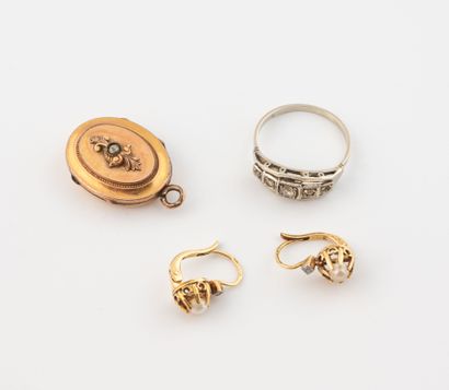Lot in yellow and white gold (750) comprising...