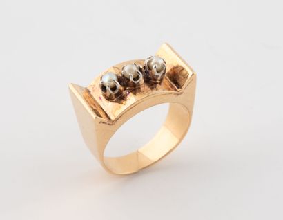 Yellow gold (750) tank ring set with three...