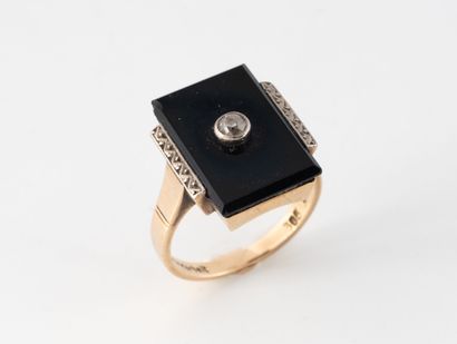 HANDARBEIT
Yellow gold (585) ring set with...