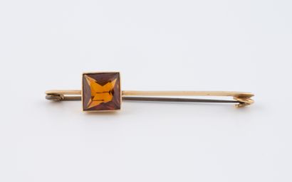 Broche épingle à nourrice en or jaune 750...