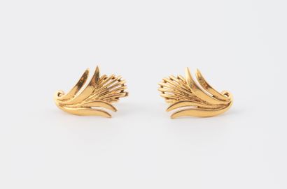 Paire de boucles d'oreilles en or jaune (750)...