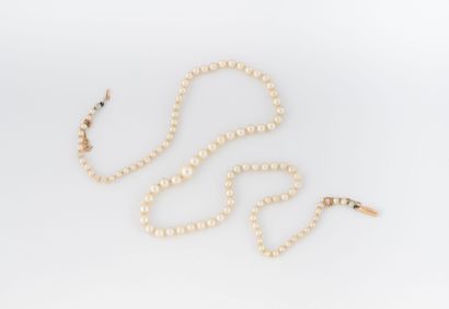 Necklace of falling white cultured pearls,...