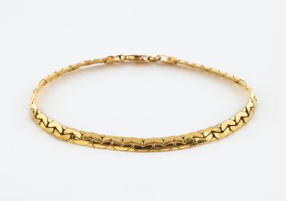 Bracelet en or jaune (750) à maille gourmette...