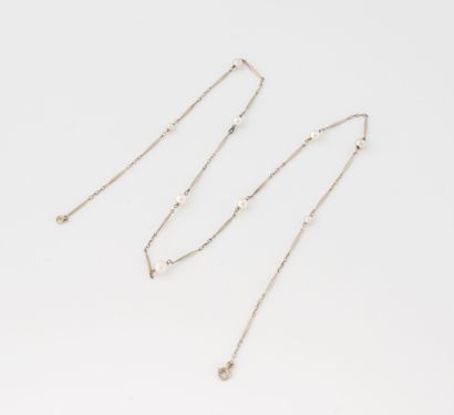 White gold (750) chain studded with small...