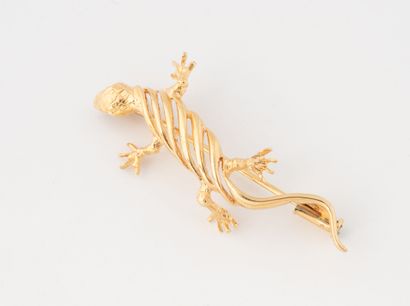 Petite broche lézard en or jaune (750) ajourée.
Poids...