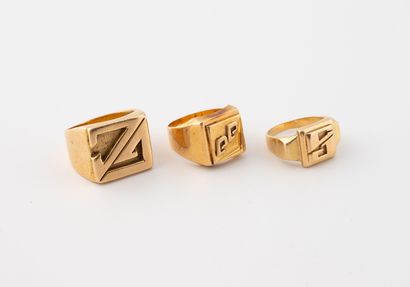 Set of three yellow gold (750) signet rings...