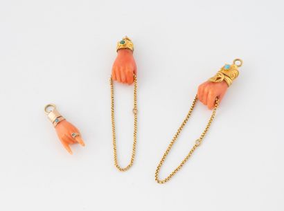 Set of three yellow gold (585) pendants featuring...