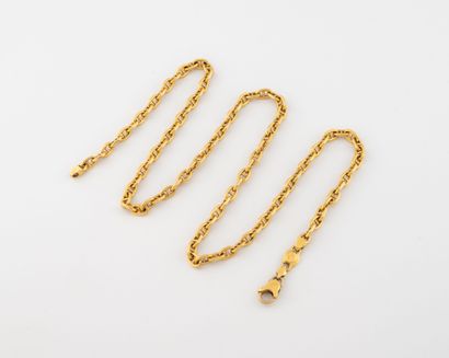 Collier en or jaune (750) à maille marine.
Poids...