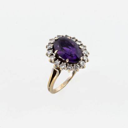 Bague marguerite en or gris (750) ornée d'une...
