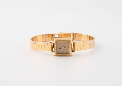 LIP
Ladies' wristwatch in yellow gold (750)....