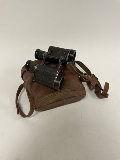 Pair of binoculars with leather case.
Damage,...