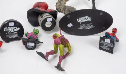 MARVEL
Set of six figurines from the Spiderman...