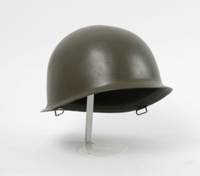USA
US M1 Schlueter helmet.
Steel, rear snap...