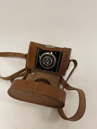 DECKEL MUNCHEN
Camera.
With case.